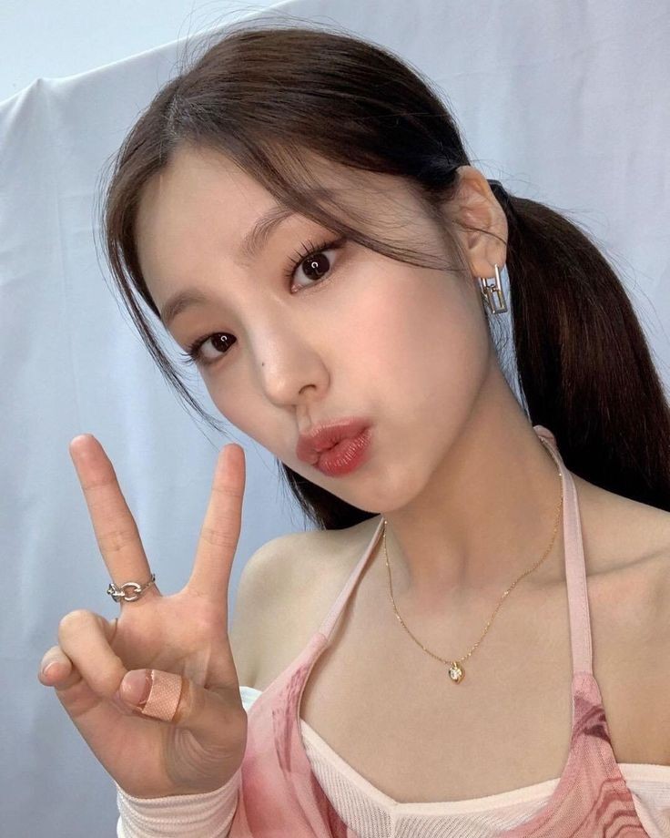 sungiecode's tweet image. Yeji aparecer ou Hannah aparecer?