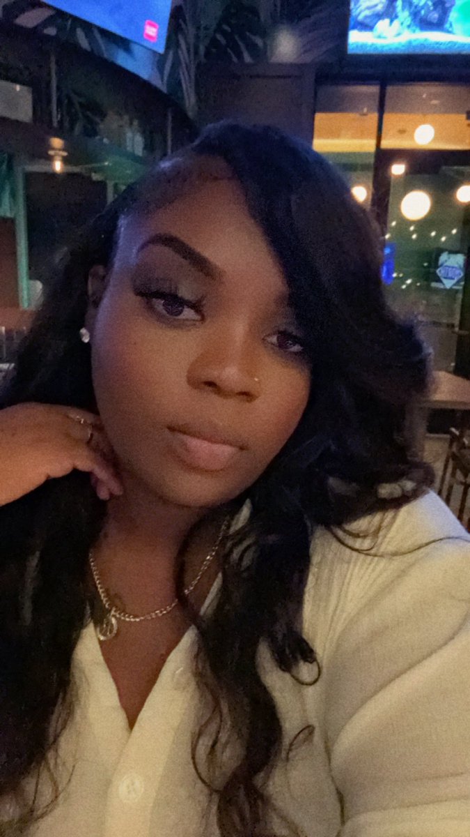 SimplyRaquie's tweet photo. Birthday beauty 2/11💕 https://t.co/GvLyMz13kd