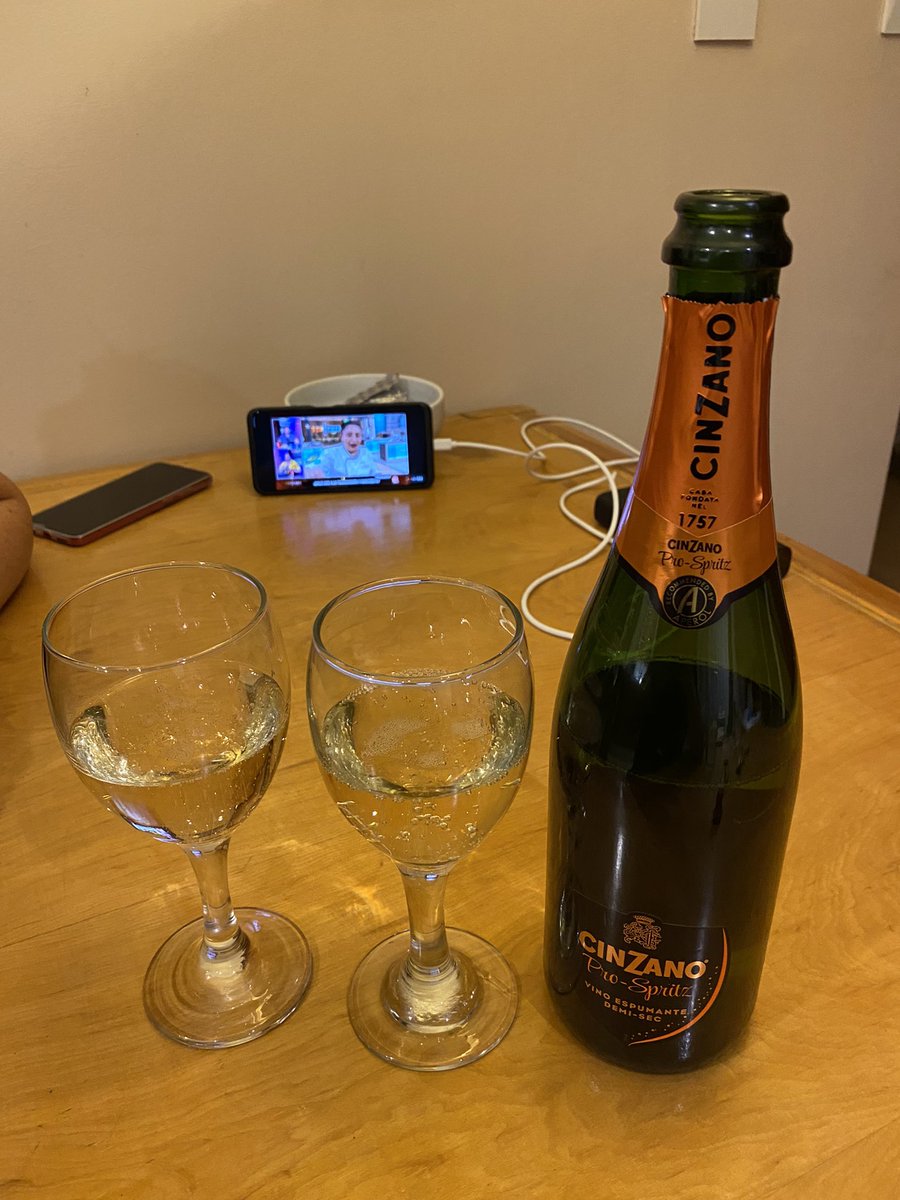 yayistico's tweet photo. #topchefchv viéndolos desde Bariloche celebrando aniversario de matrimonio https://t.co/PRdV9azd0k