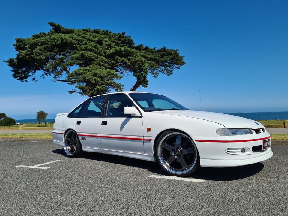 Simmons_Wheels's tweet photo. 1994 Holden VR SS
Owner: @ianc008
#tuffaussierides #vsss #vrss #vscommodore #holdenvrss #holdenvsss #vrcommodore #lstheworld #lsturbo #bagged #minitubbed #skids #skidpigs #burnouts #streeter #aussieskids #aussiebeasts #vsgtsr #gtsr #australianmusclecars https://t.co/rTjhKMFiCn