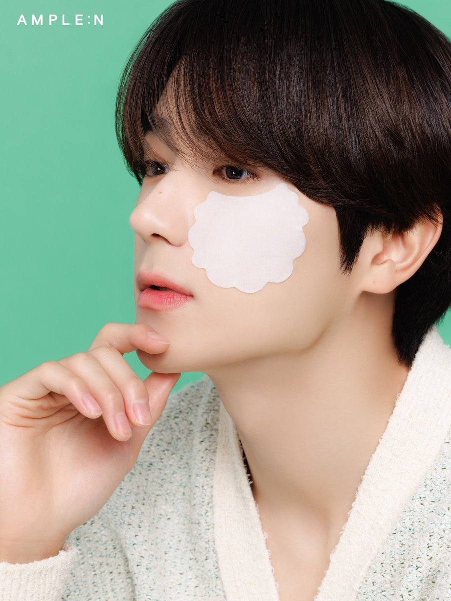 amplen_kr's tweet photo. 앞에서 보나 옆에서 보나 붉은기 하나 없이
빛이 나는 현재의 피부 비결(  ˊ࿁ˋ )?
앰플엔만의 몽글몽글 병풀 진정패드로
관리해줬기 때문이라는데👀

닦토&amp;팩토 모두 가능한
현재Pick #센텔카밍샷토너패드 보러가기
👉 https://t.co/xPMQOjD0TJ

#앰플엔 #앰플엔답이있다 https://t.co/13VrgYQAXB