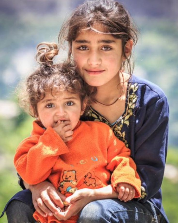 تامل أوجاع البائسين .....
و أذهب الى أوجاعك اللطيفة..
أحِضُنها برفق و قُل "الحُمد لله"