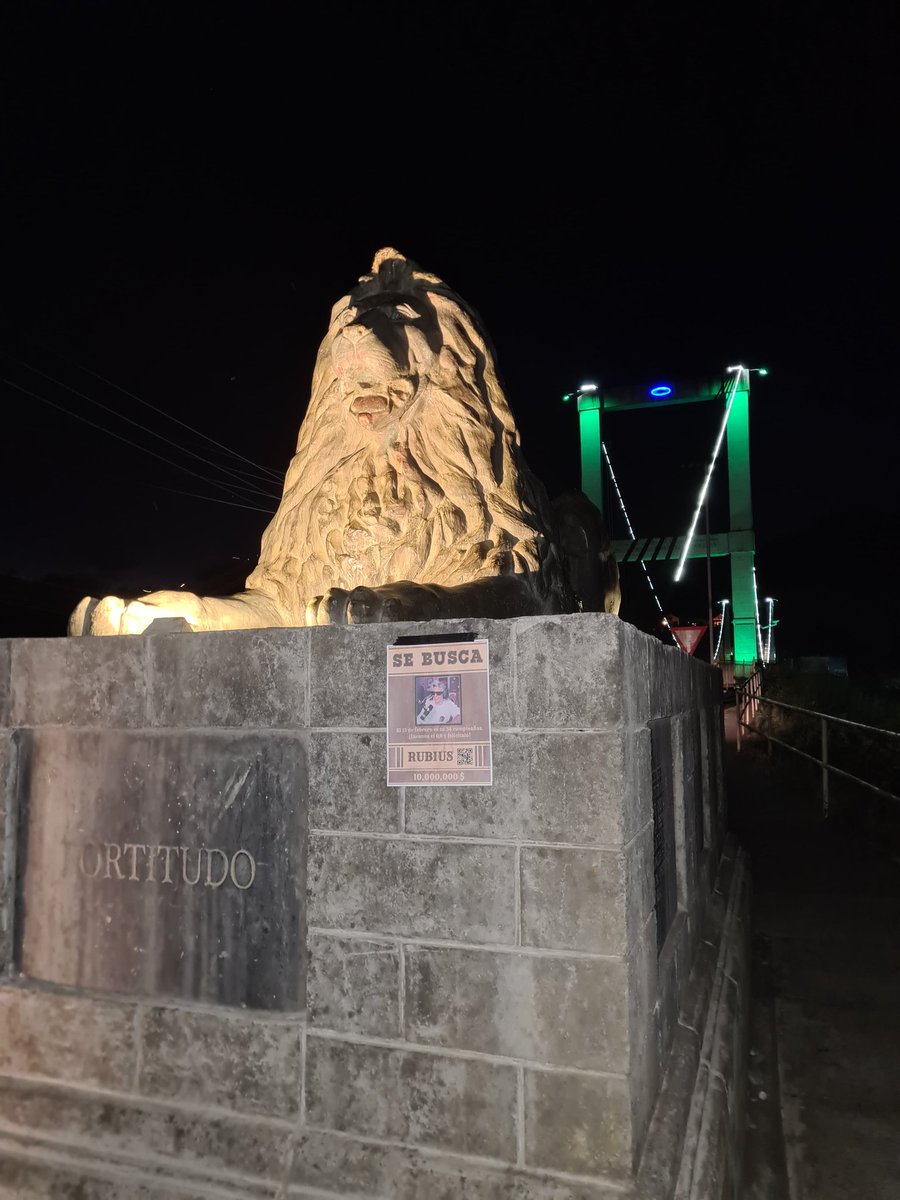 notnachaa's tweet photo. Carteles pegados en zonas bastantes concurridas de la ciudad de Carahue, región de la Araucaria, Chile. Feliz cumple @Rubiu5❤️ 
#WorldLevel34 #RubiusLevel34 https://t.co/4hzYsQtGj0