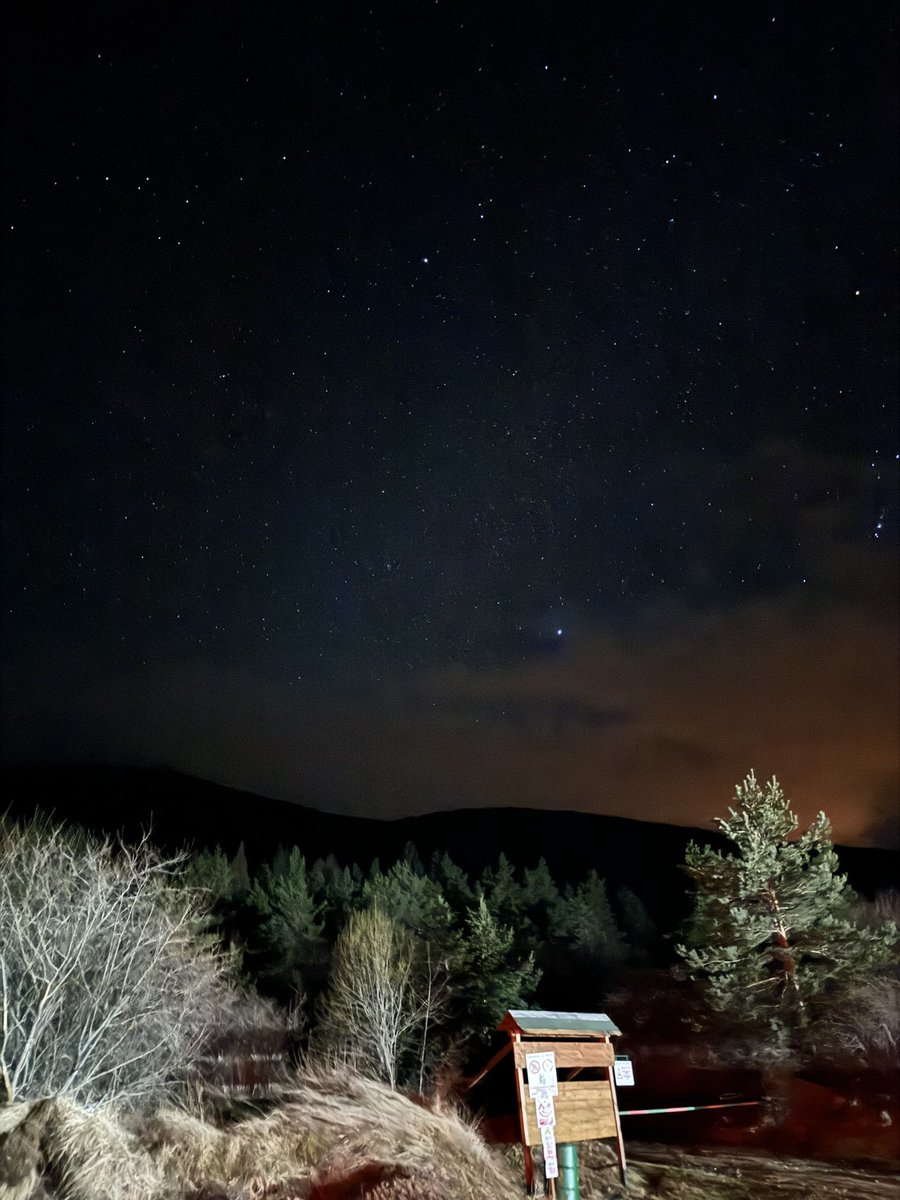 Цело небо свети, ѕвезди и комети…