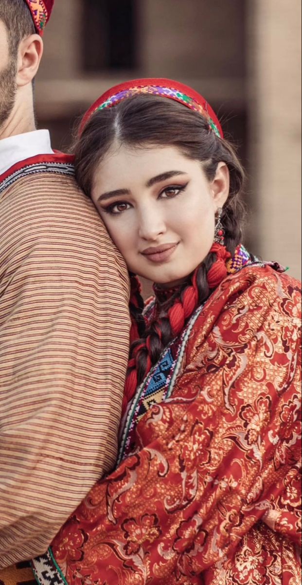 نحنُ نقَع في حُب العقول و الأرواح
أما الشكل فـ اللّٰه لا يخلُق شيئًا قبيحًا .