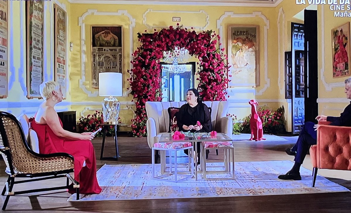 Que programa más elegante homenaje a Lola Flores #ConLolaFlores