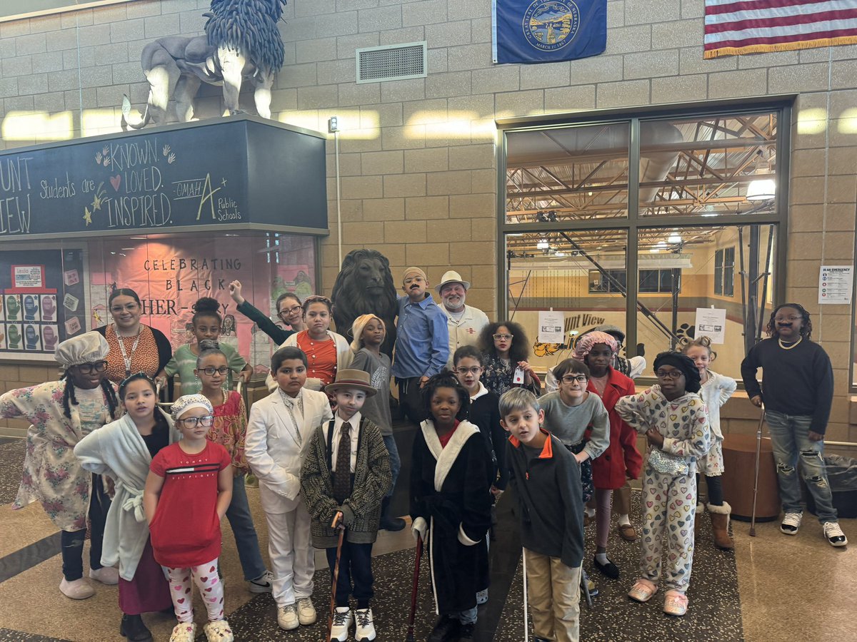 OPS_MountView's tweet image. We celebrated a 100 days of school by dressing like a 100 year old! ❤️🎉🎉🎉🦁