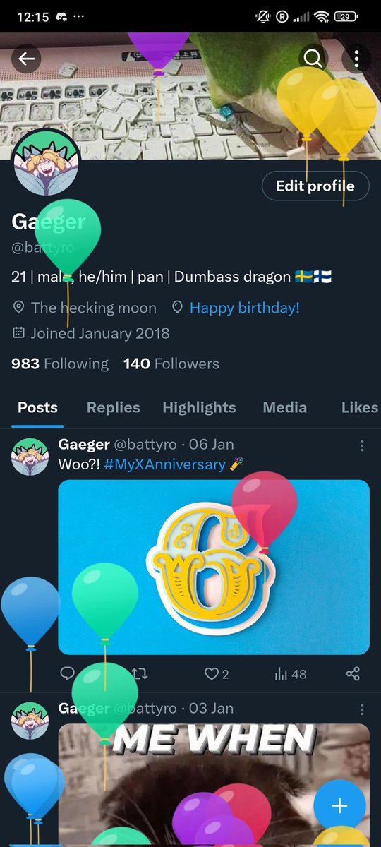 battyro's tweet image. woo, balloons!