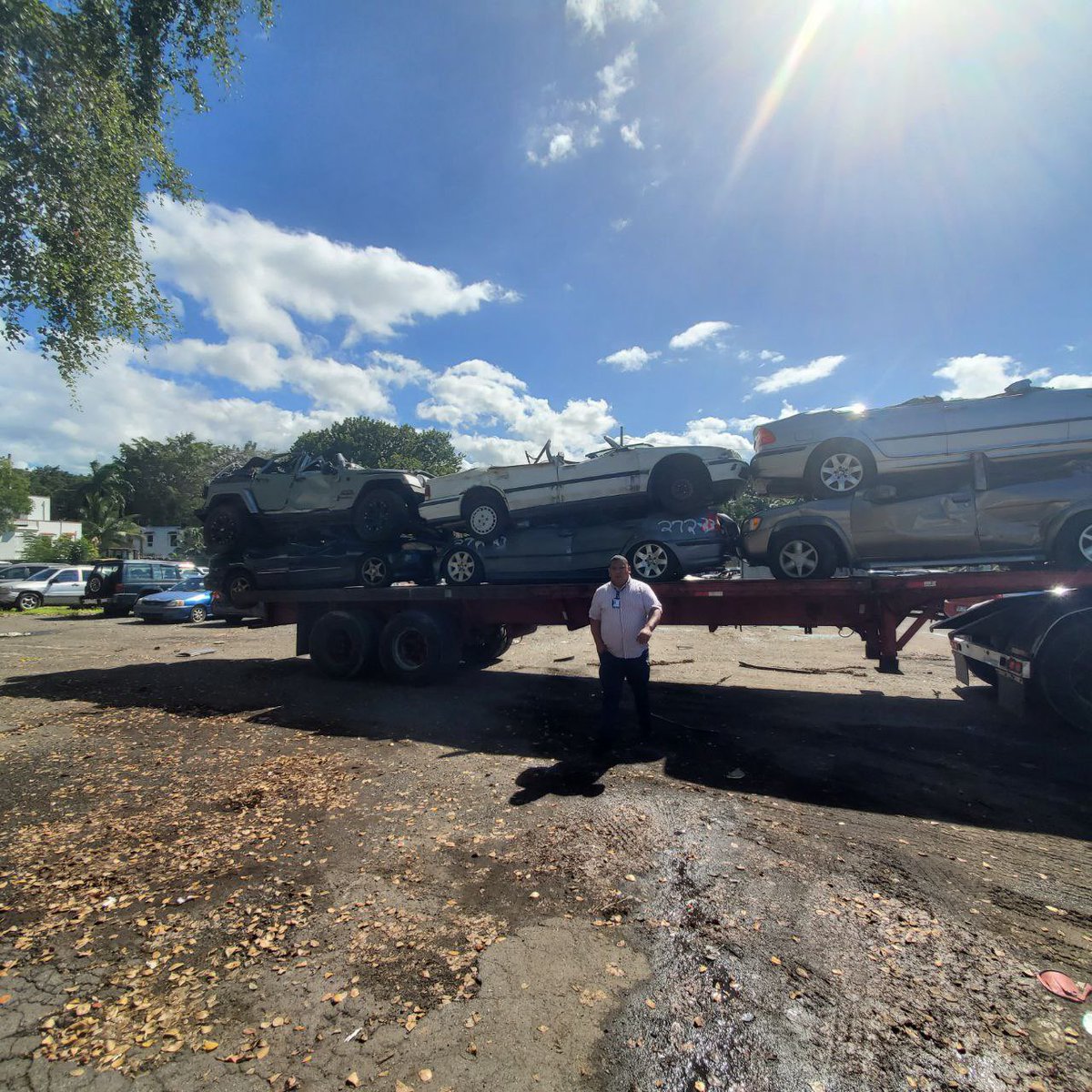 ¡Gracias a nuestra Policía Municipal de San Juan, en días recientes, se han logrado sacar de las calles unos 104 vehículos chatarra que afectaban varias zonas residenciales!