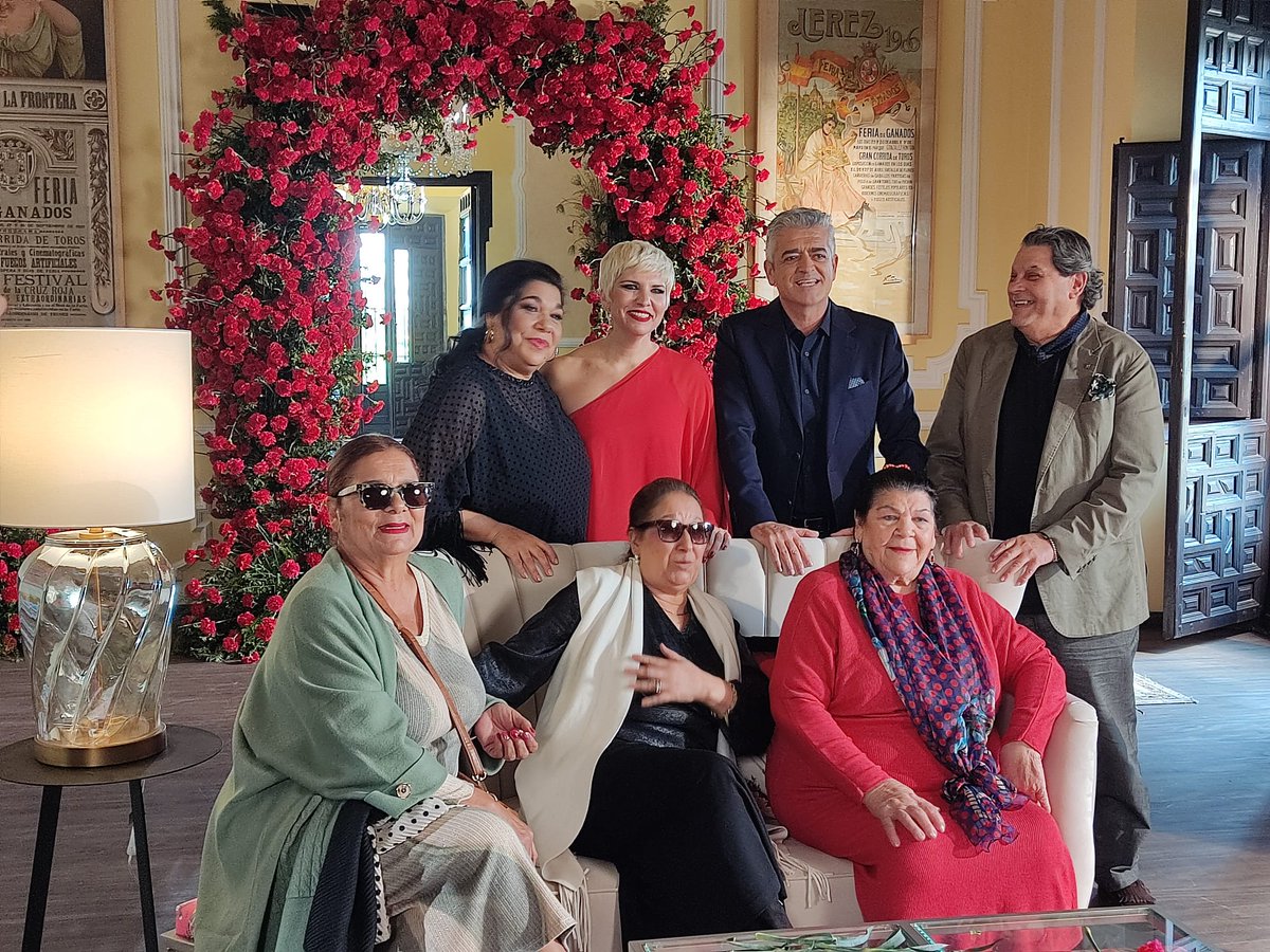 La peña flamenca  tío José de Paula y La Macanita, cuantas historias vividas con Lola.
#ConLolaFlores