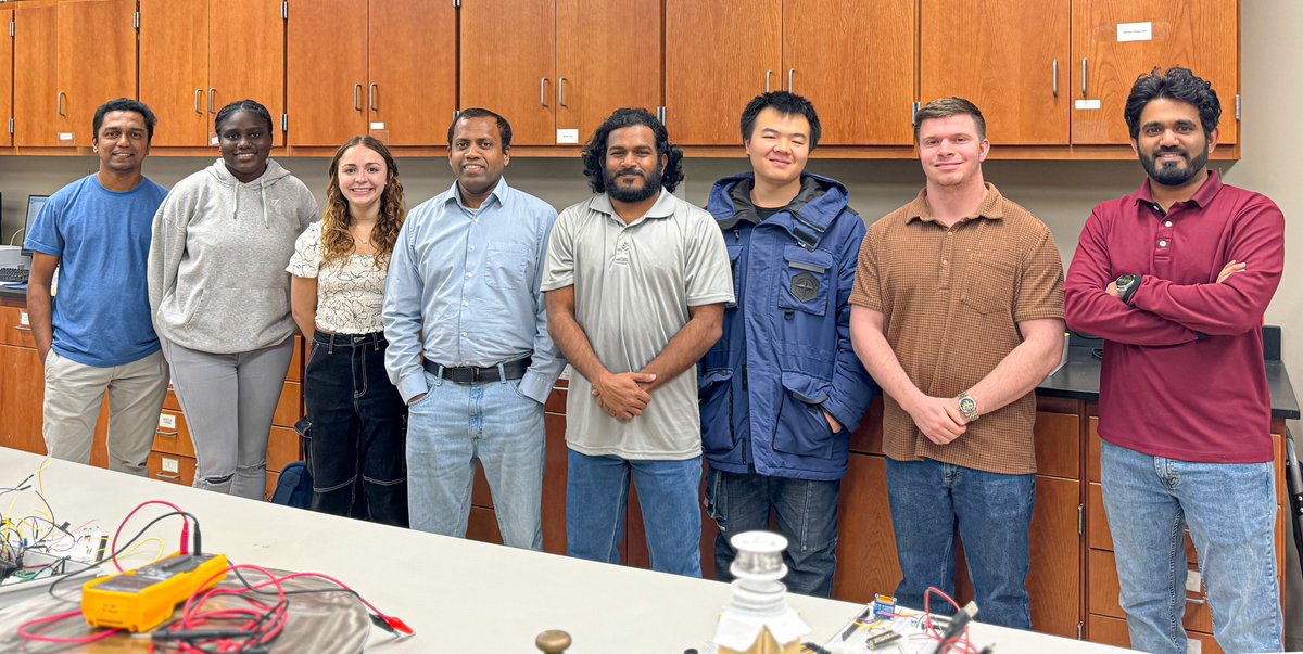 We took a moment to capture the current APSS Lab team! 📸