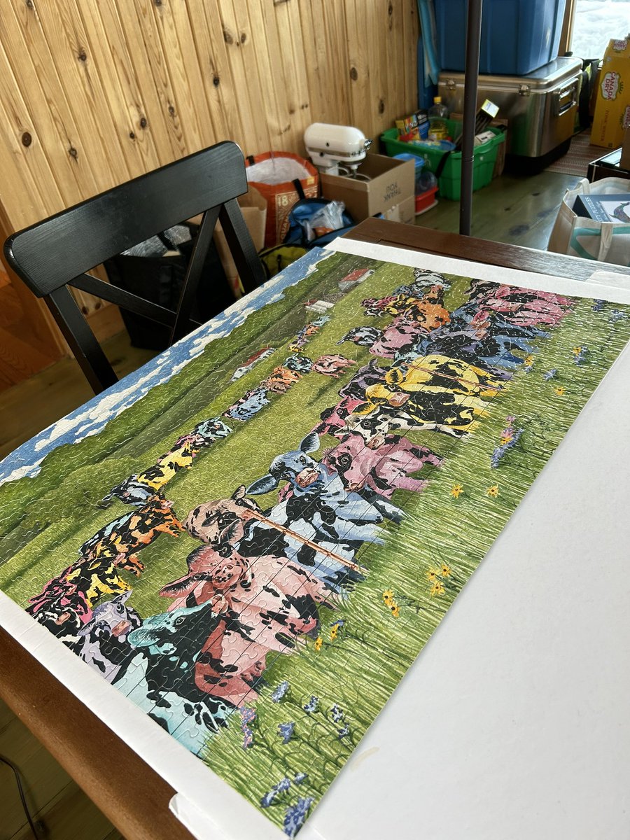 LucyNeatby's tweet photo. One more unit of Project 3 completed and a jigsaw! #holidays #baiesaintpaul #englishpaperpiecing https://t.co/mieh4xHw5z