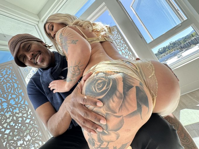 Kleio Valentien - Can you guess what happened next 🔥🔥🔥@dreddxxx https://t.co/3EZPTJ9QNT