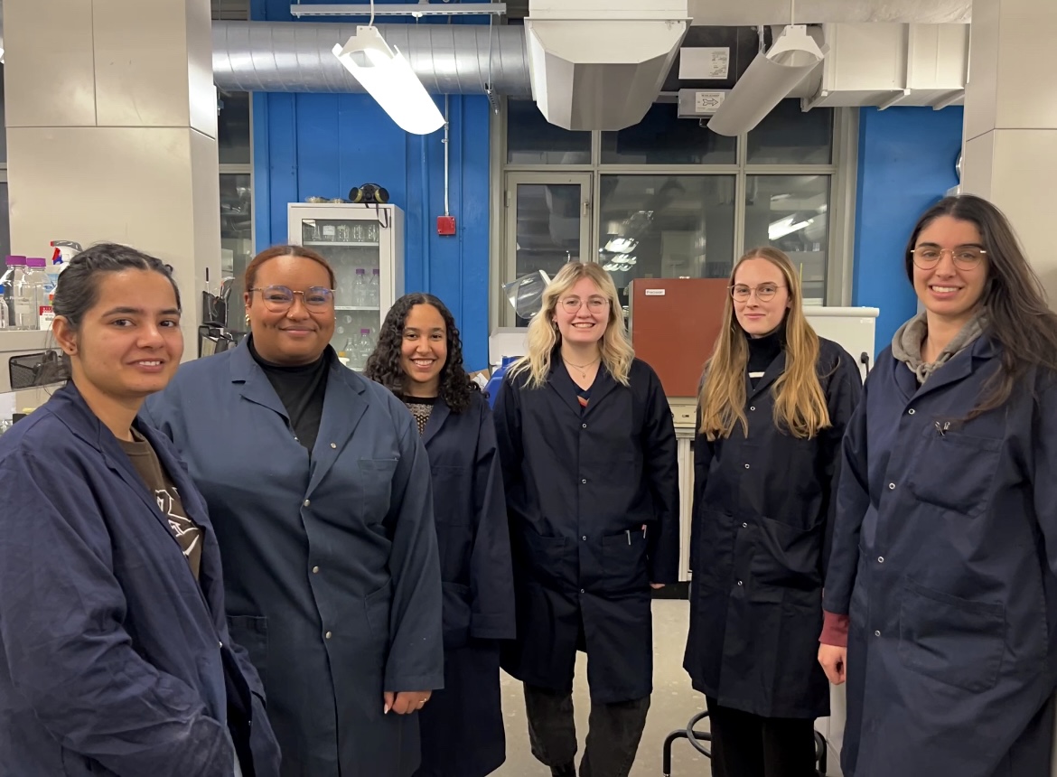 Happy #InternationalDayofWomenandGirlsinScience from the women graduate students from the Damha and Luedtke Labs👩🏽‍🔬🧬