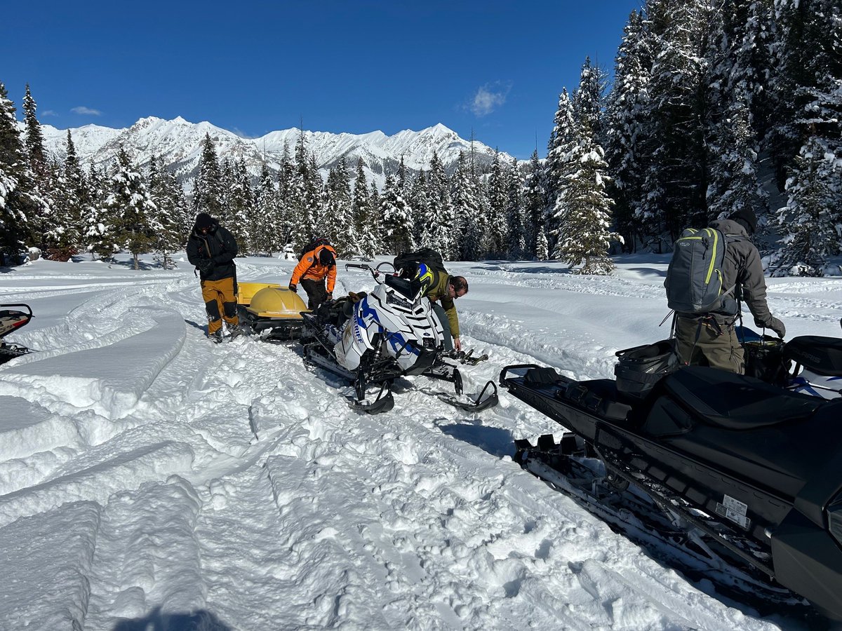 Last Saturday, Blaine County Sheriff Search & Rescue held a winter rescue training at Baker Creek. The 6-hour training was a single-victim avalanche scenario to maintain the readiness of our BCSAR members, who volunteer their time so 'Others May Live'

#BlaineCoSheriffIdaho