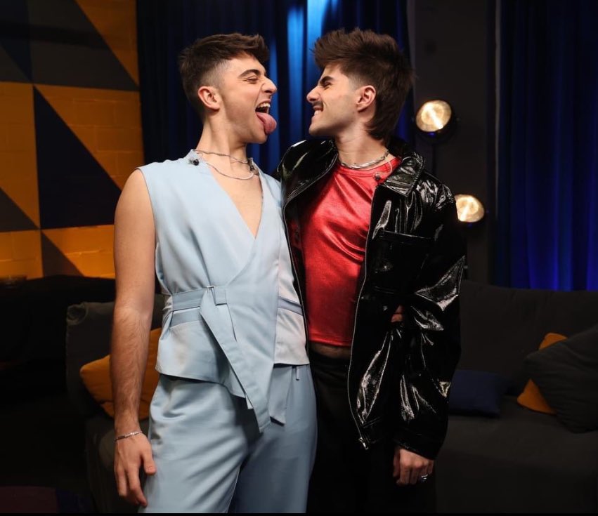 Cómo se sentirán las que estaban esperando una nominación entre ellos viendo que LOS DOS llegan a la final por decisión solo y únicamente del jurado JAJAJA #OTGala11