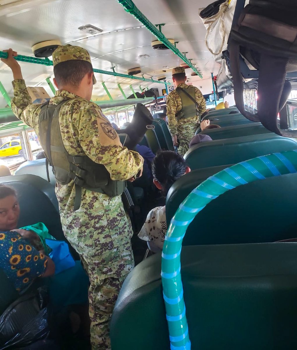En terminales, puntos de abordaje y al interior del transporte colectivo, mantenemos presencia y brindamos seguridad a los usuarios durante los recorridos.

#PlanControlTerritorial