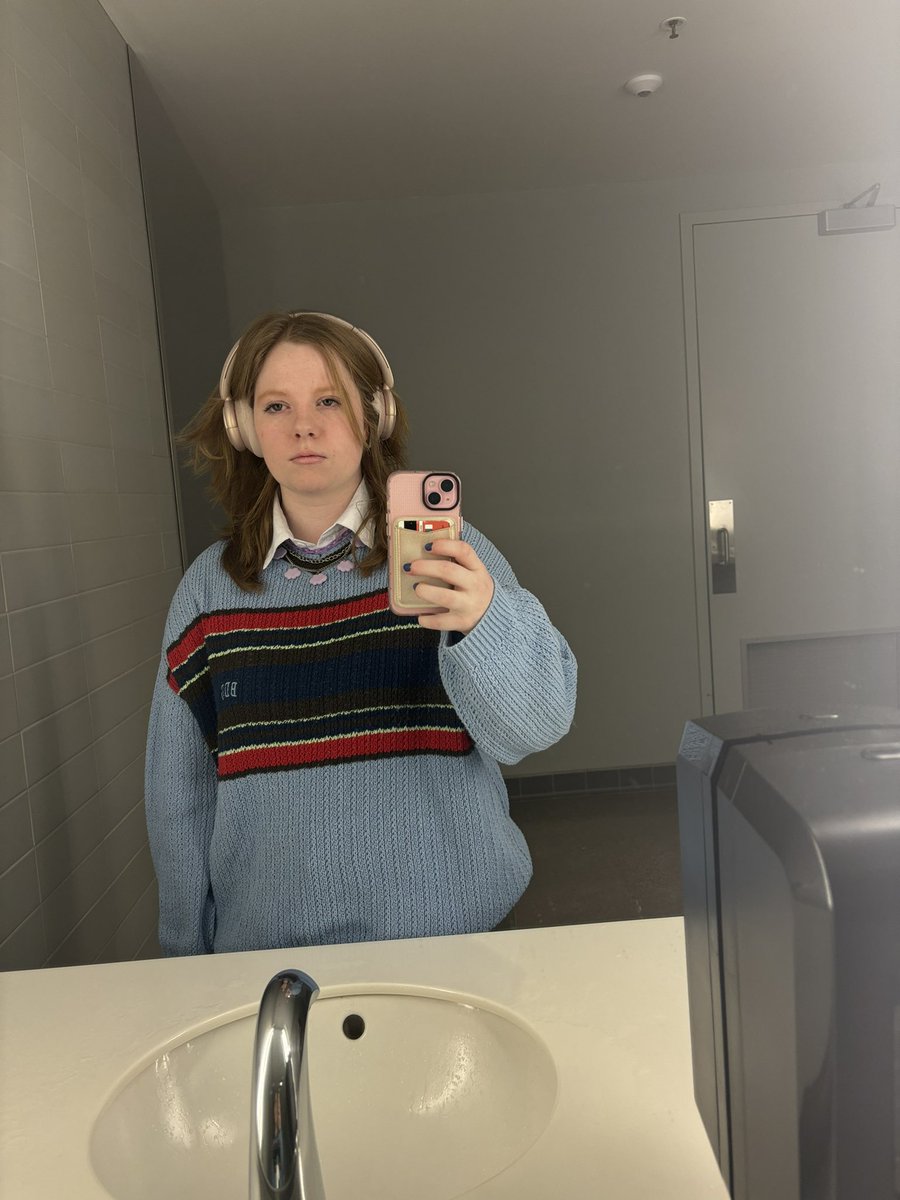 carlythor2's tweet photo. Where’s my six day snow break https://t.co/qxYabg9drV