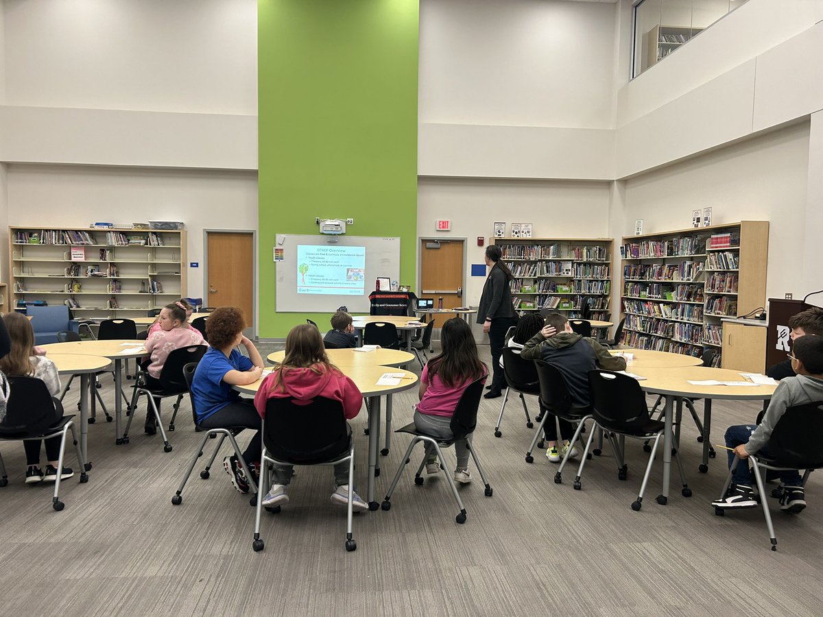 RES_sjsfraley's tweet photo. Day one of our grades 4-6 career days 🙌🙌thank you to our community members &amp; school counselors for making this happen #bluedevilway https://t.co/LARDqweDW5
