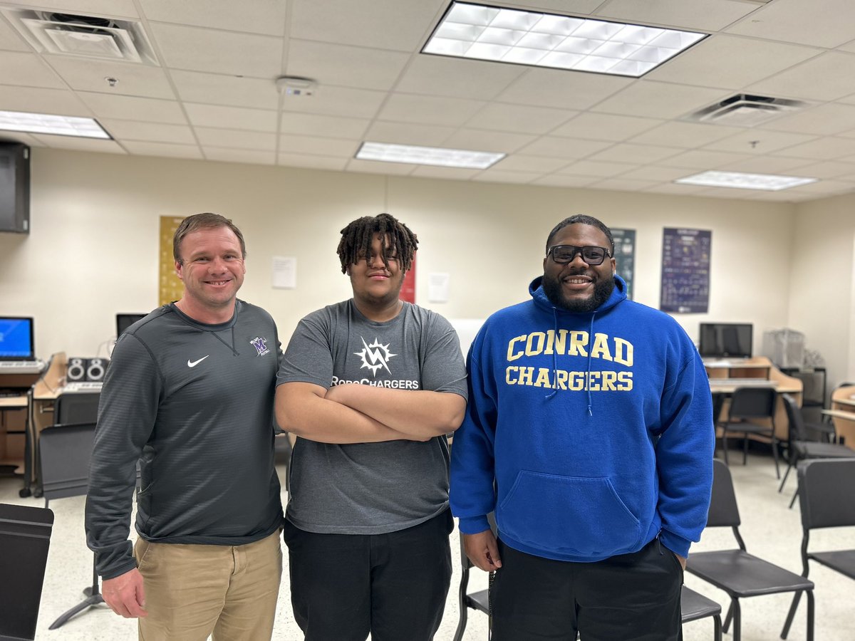 HighwaySigadi's tweet photo. Thanks coach @Bilwilson52 for setting up the meet with Coach lechtenburg and thanks for the offer again! It was nice meeting Coach https://t.co/rc7ys5Hfgf