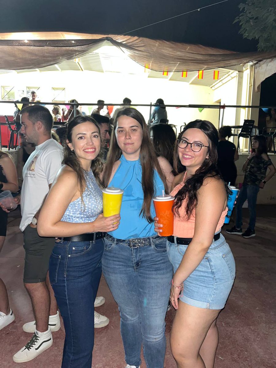 Andrea4Maria97's tweet photo. Me he puesto a ver las fotos y los videos de las fiestas del pueblo del año pasado y 🥲 de vd que las mejores en mucho tiempo 🏡💖 https://t.co/HUoThhLLzI