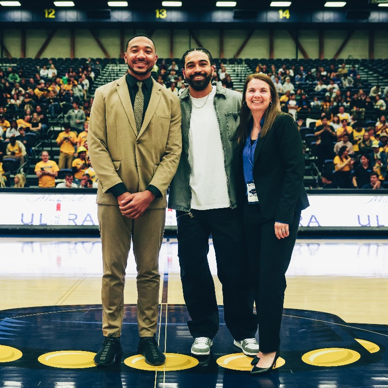 UCSBathletics's tweet photo. It was great having Gabe Vincent back in The Thunderdome this weekend! 

In case you missed it, our department is relaunching the Legends of the 'Dome program next year, and these two Gauchos will be members of that class! Click on the link below to learn more ⬇️

#GoGauchos