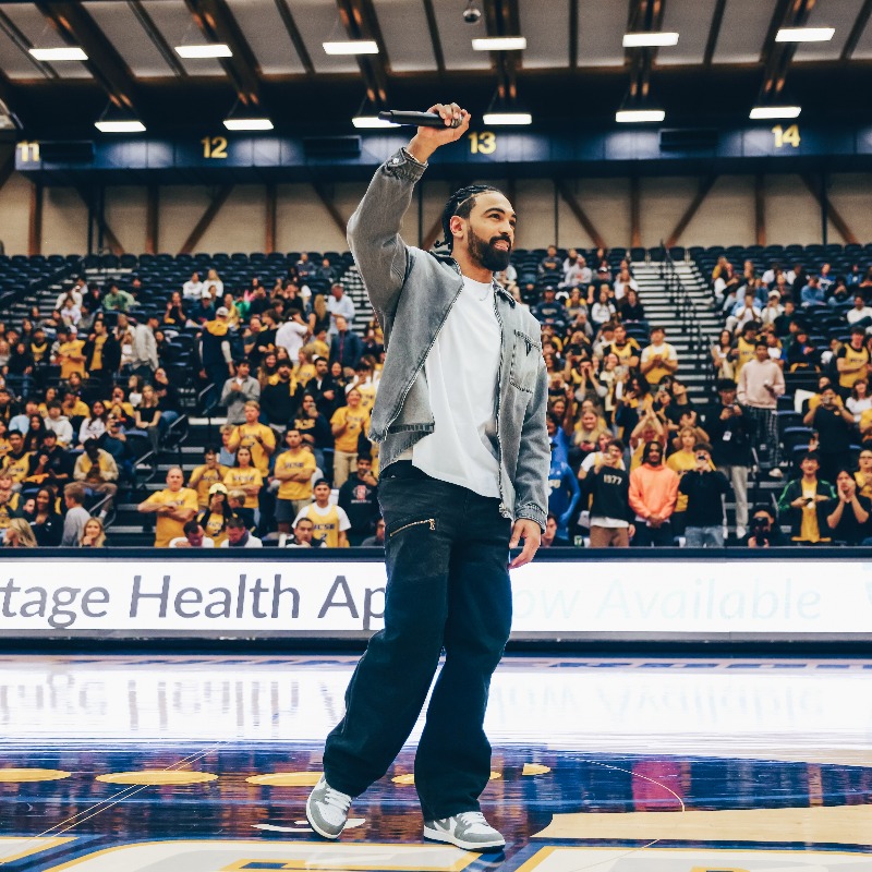 UCSBathletics's tweet photo. It was great having Gabe Vincent back in The Thunderdome this weekend! 

In case you missed it, our department is relaunching the Legends of the 'Dome program next year, and these two Gauchos will be members of that class! Click on the link below to learn more ⬇️

#GoGauchos