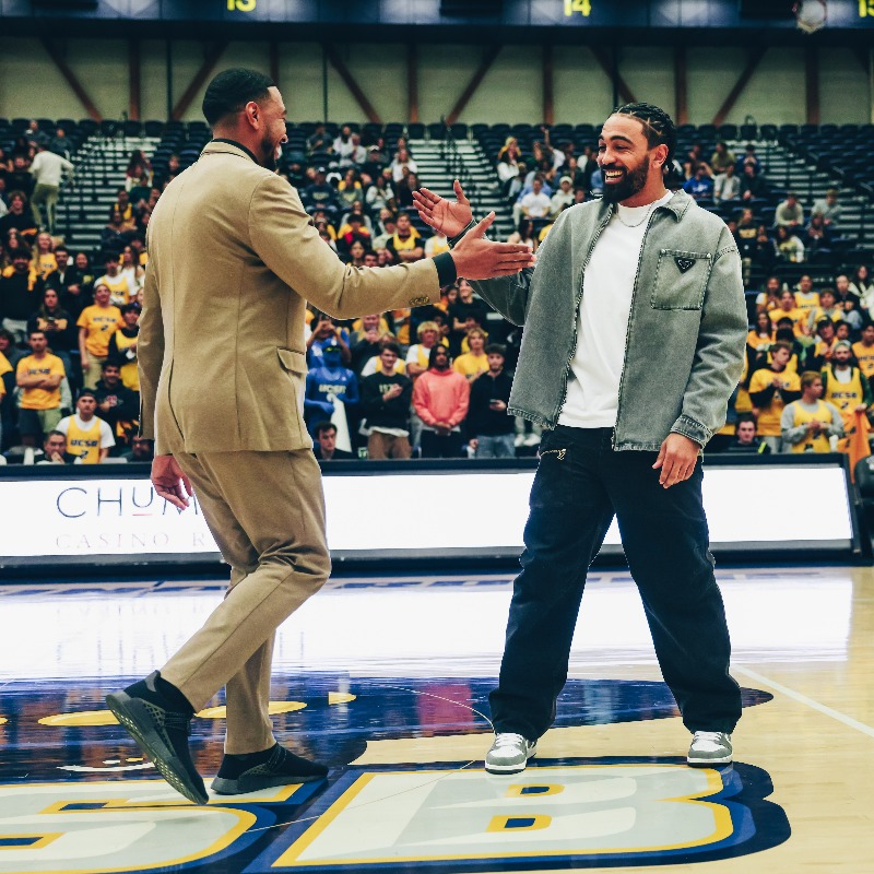 UCSBathletics's tweet photo. It was great having Gabe Vincent back in The Thunderdome this weekend! 

In case you missed it, our department is relaunching the Legends of the 'Dome program next year, and these two Gauchos will be members of that class! Click on the link below to learn more ⬇️

#GoGauchos