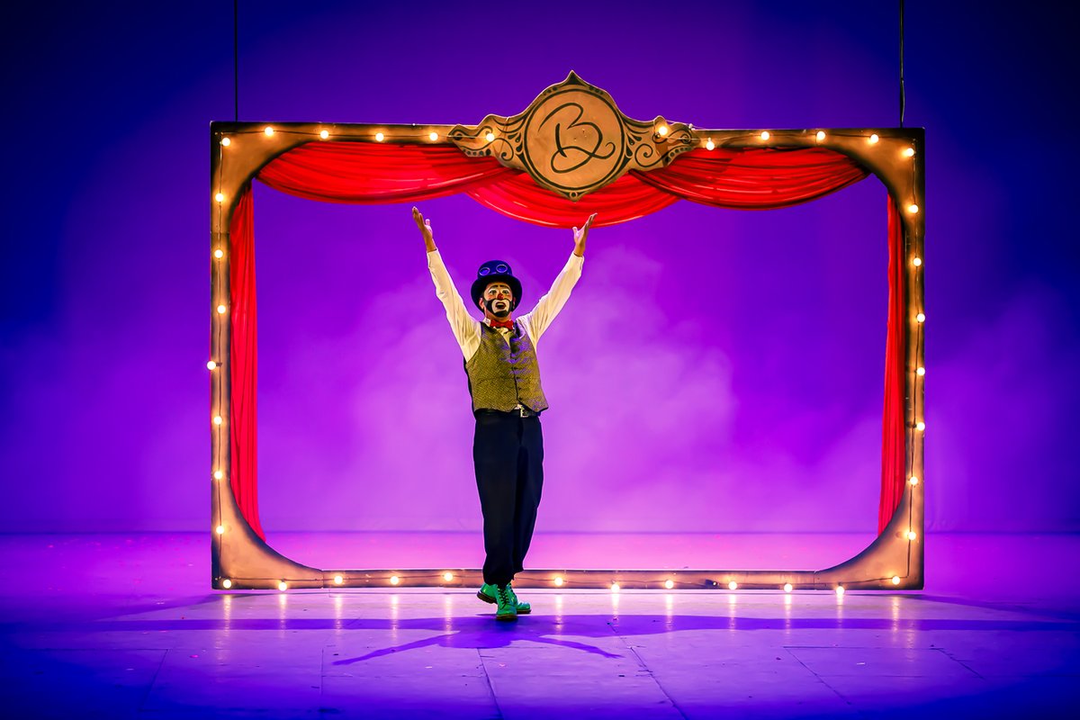 Helenico's tweet photo. ¡La tercera llamada es para ti!

Este fin de semana estrenamos "Biografía pintada de un circo", de Tránsito Cinco Artes Escénicas, te cautivará con su talento y creatividad.

¡Aprovecha la preventa!

🗓️Sábados y domingo, 13 h

🎟️30% de descuento: https://t.co/ImNazaARxF https://t.co/FU9rCAT2A3