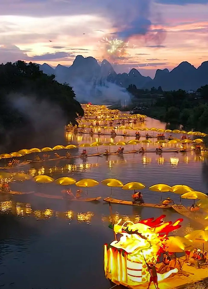 广西桂林：遇龙河上迎新年
Guilin, Guangxi: New Year on the Yulong River