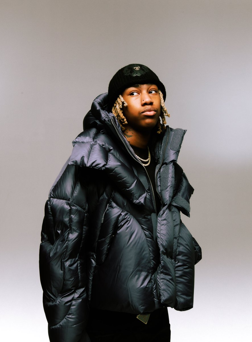 rueguh_'s tweet photo. rich amiri press photos https://t.co/7wuwJGFKDE