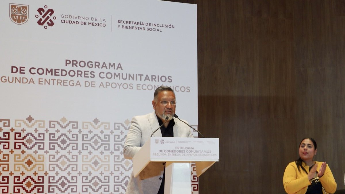 juangerardolh's tweet photo. Hoy con el #JefeDeGobierno @martibatres otorgamos apoyos a 385 comedores comunitarios.

Recibirán apoyos de 25 mil pesos para realizar mejoras a los establecimientos.

Con comedores sociales garantizamos una alimentación digna 🍲 🥘 https://t.co/eyQ4FeicB1