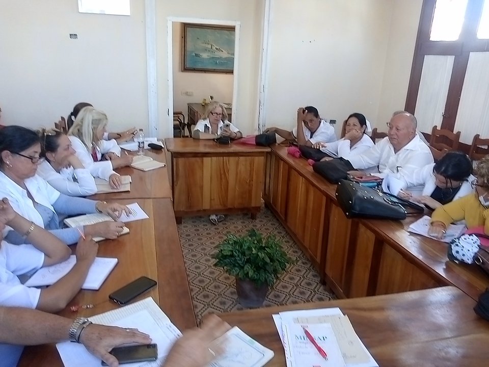 JorgeLu89934551's tweet photo. DGS Municipio #Encrucijada se reúne en composición integral para organizar la evaluación del PAMI (100% de lactantes y embarazadas) en cada CMF. #VillaClaraPorLaVida #CubaPorLaSalud #PAMIpresente #EstaEsLaRevolucion https://t.co/mpOjNGa0Sl