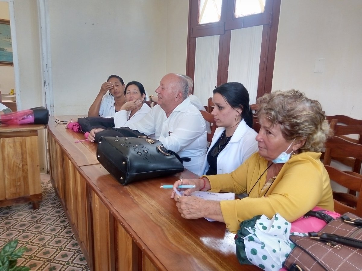 JorgeLu89934551's tweet photo. DGS Municipio #Encrucijada se reúne en composición integral para organizar la evaluación del PAMI (100% de lactantes y embarazadas) en cada CMF. #VillaClaraPorLaVida #CubaPorLaSalud #PAMIpresente #EstaEsLaRevolucion https://t.co/mpOjNGa0Sl