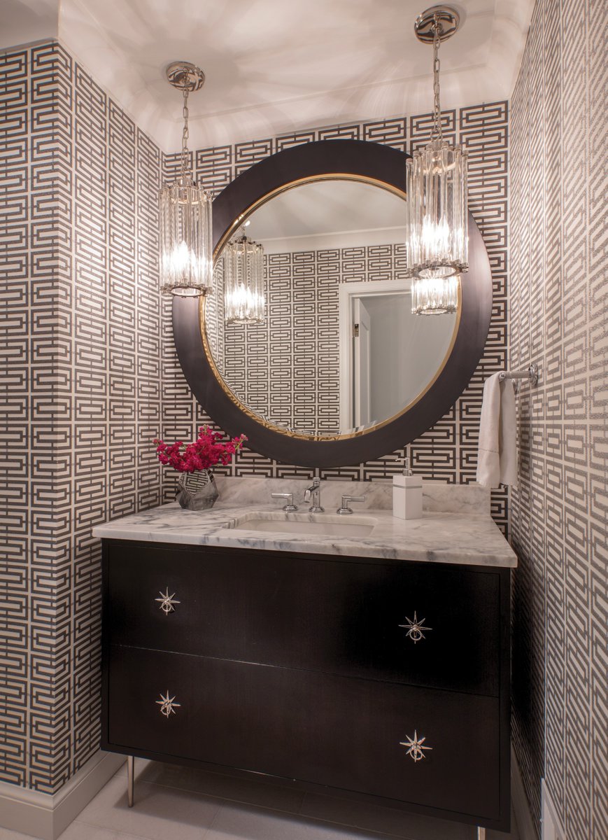 A striking glass bead wallcovering by Osborne & Little sets the tone in a chic powder room designed by Bonnie Ammon Interiors.
 
#interiordesign #powderroomdesign #design #wallpaper #wallpaperdesign #residentialdesign #luxeinteriors #homeanddesigndc