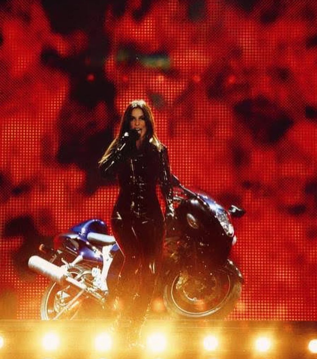 BellaFernandex1's tweet photo. #carnaSAMPAIO em Salvador foi assim com a homenageada, a nossa rainha, @ivetesangalo.
Dona dos hits, dona dos nossos corações e a que maceta o apocalipse! https://t.co/msZPd0rfLY