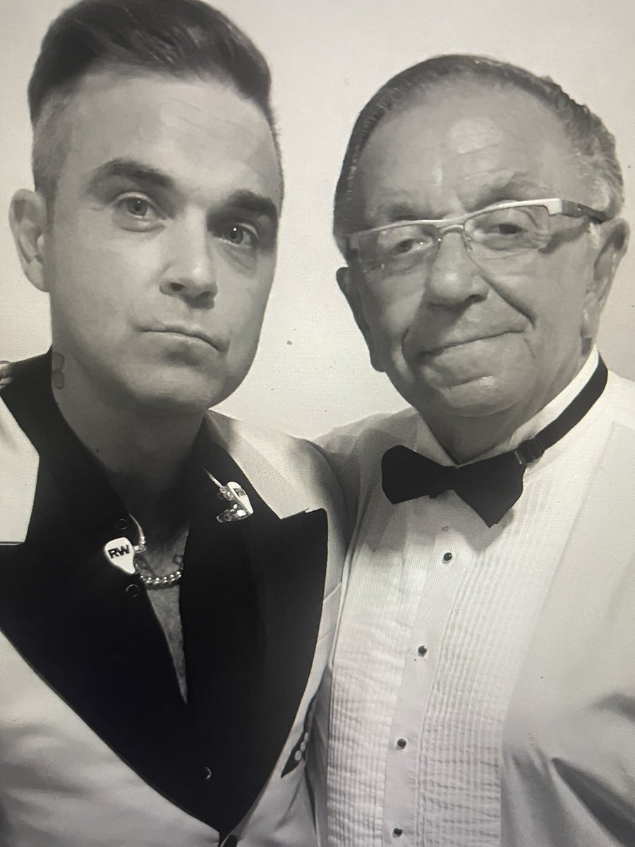 poppapete299's tweet image. Happy 50th Birthday from a very proud dad 🥳