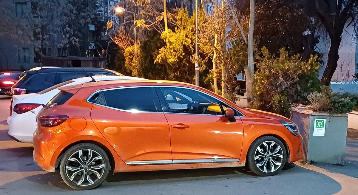 Renault Clio'nun Son Hali Hiçte Fena Durmuyor Yandan Hani🧡 #RenaultClio