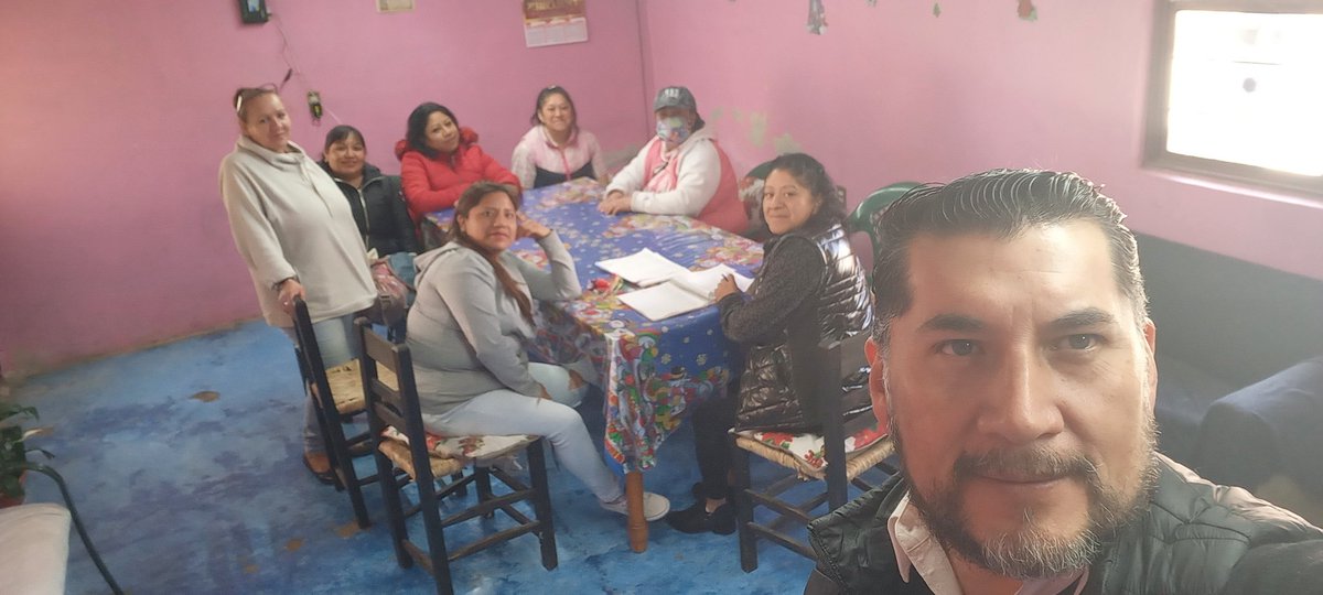 hhnava38's tweet photo. En #AlmoloyaDelRio están las  chicas del #EquipoADMM siempre al pie del Cañón invatibles e incorruptibles. Gracias #Angelica por el apoyo con las chicas próximamente zumba 
#Distrito29
#ElAmigoBeto https://t.co/vLCpS3XtSZ