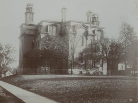 roundthebend574's tweet photo. 2/2 ⬆️ 

Mishawaka High School 1.0 pictured. 

Mishawaka High School 2.0 was built next to it. That still stands as apartments. That building turned into the junior high when the Mishawaka High School 3.0 was built - which is the current high school. https://t.co/TdQfbD0yLR