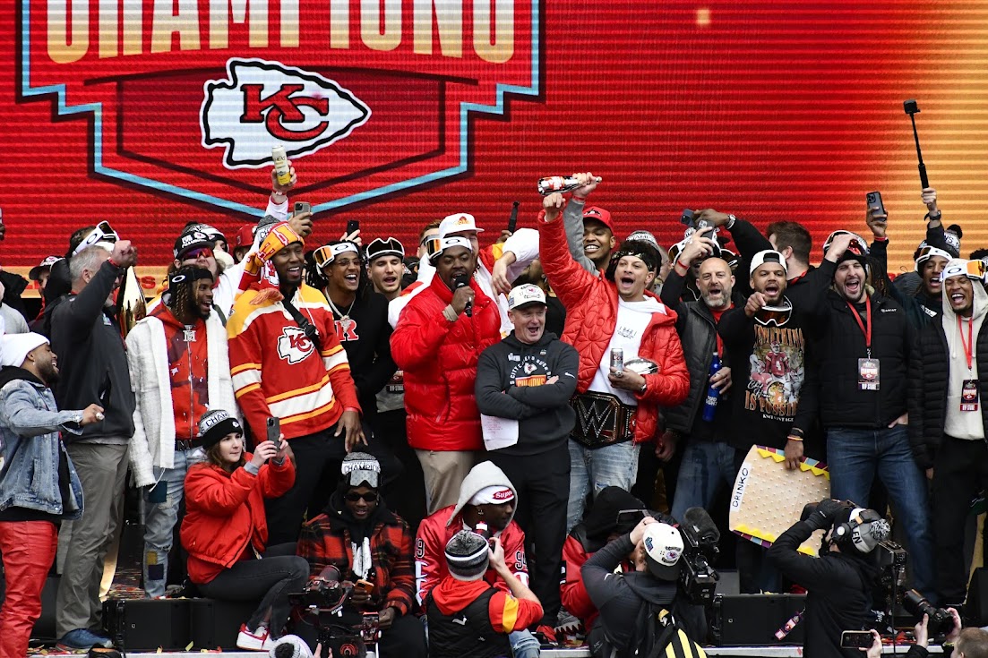 KansasCity's tweet image. 🏈 Get ready to paint the town RED! 🏆 The Chiefs Championship Parade takes over KC this Wednesday!  The parade kicks off at 6th St. and Grand Blvd. at 11 AM on Feb. 14th, followed by a rally at Union Station starting at 12:45 PM. Plan ahead by visiting chiefsparade.com