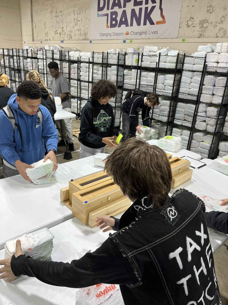 GorrinJM's tweet image. Had such a great experience today at the Nebraska Diaper Bank with @OPS_Westview freshman seminar students. Learning how to be civic and global contributors is a little easier when we practice what we preach!