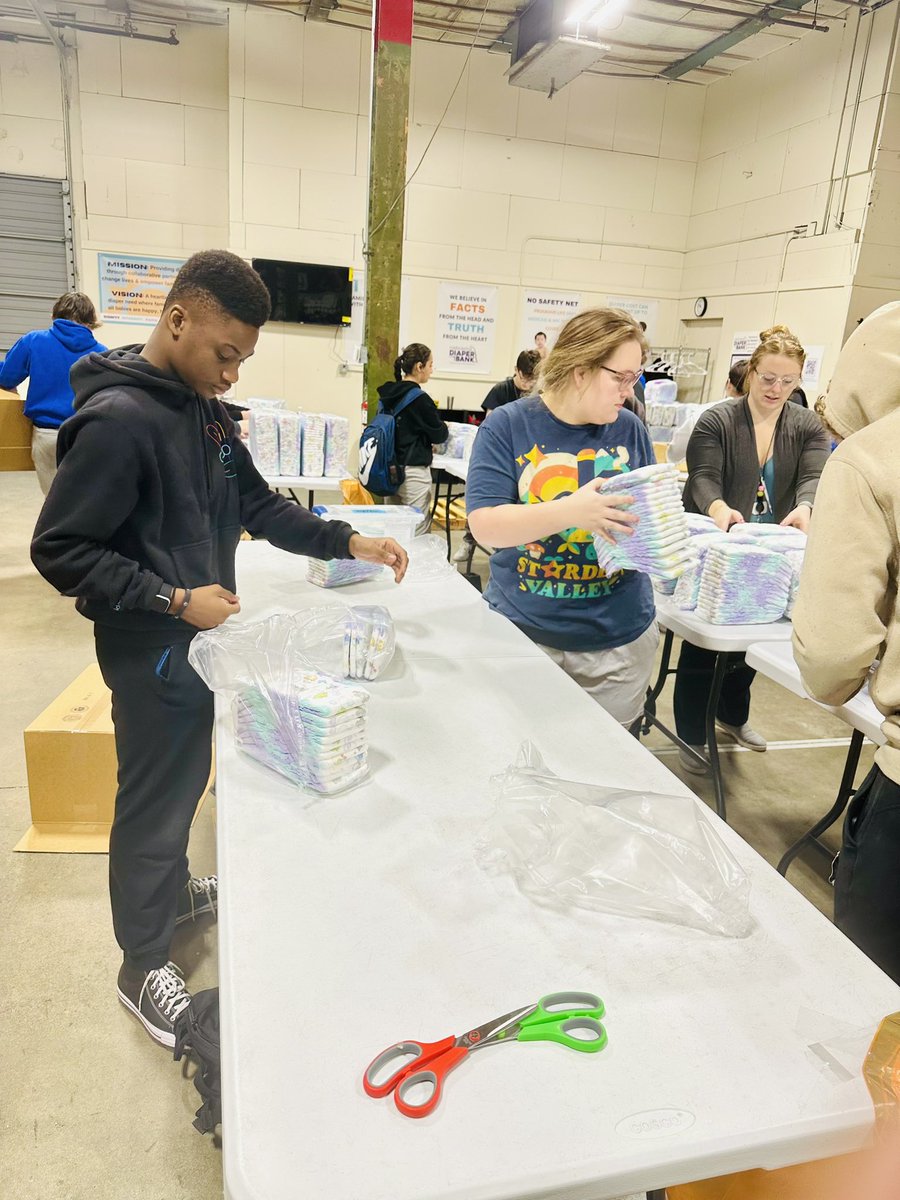GorrinJM's tweet image. Had such a great experience today at the Nebraska Diaper Bank with @OPS_Westview freshman seminar students. Learning how to be civic and global contributors is a little easier when we practice what we preach!
