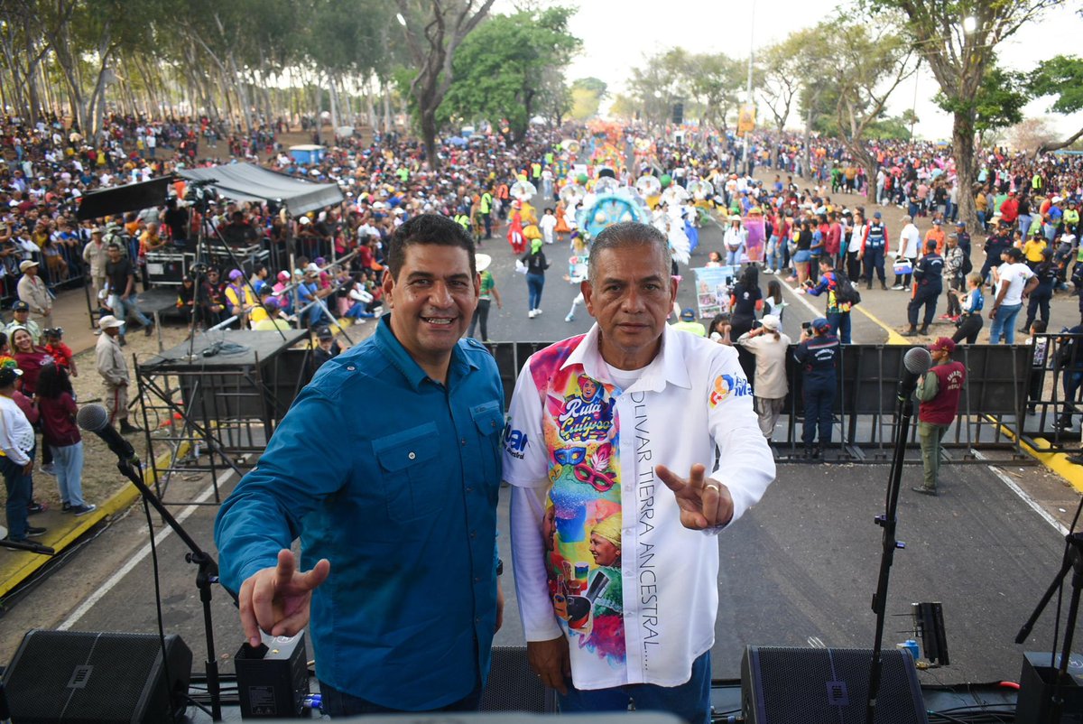 Los Carnavales en San Félix son extraordinarios. 
Junto a mi hermano y Alcalde <a href="/OviedoPSUV/">Tito Oviedo</a> dando lo mejor para que nuestra gente la pase fenomenal en familia.