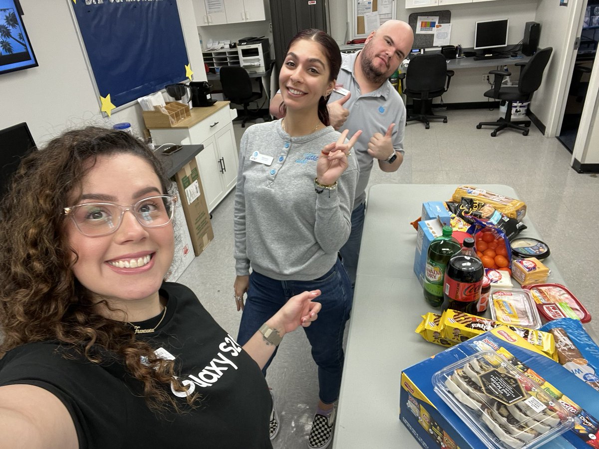 Mrsfrenchiii's tweet photo. Congratsππ to our teamπ€π€ Very proud of Kendall Gate and the team effort to win the β¨HTP Blitzπ₯β¨
#Heatwave
#OneFla
#LifeatAtt
#fillthefridge https://t.co/Rnka2LMBbN