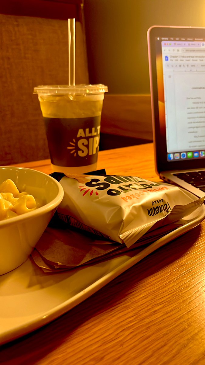 KyeshaJennings's tweet image. #WritingBlackness Day 12

Desired a change of scenery so popped up at Panera to lock in. My plan is to address feedback from my chair and add more to this dissertation chapter.