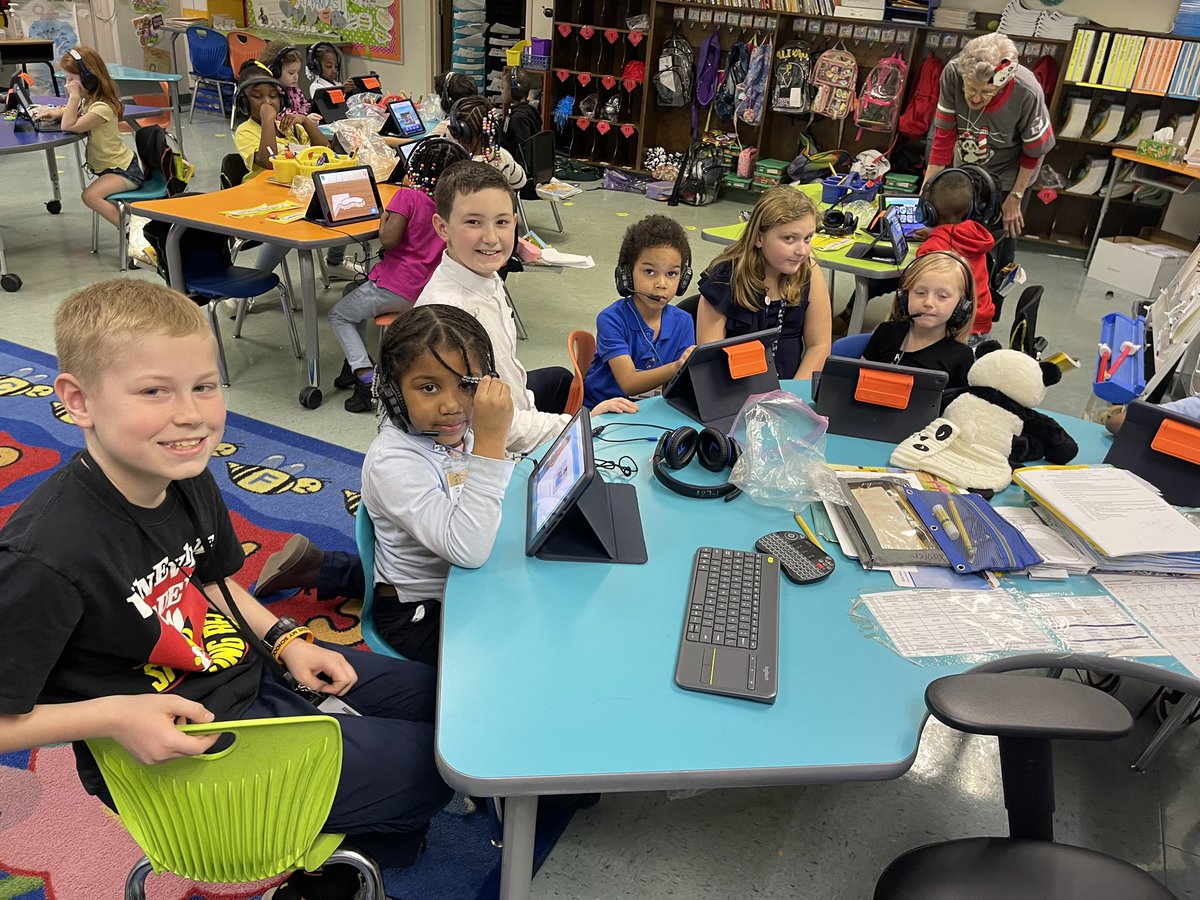 VAoftheArts's tweet photo. BUILDER SERIES- AMIRA - our 4th Grade #PANDA Leaders who are excelling with our new #AMIRA reading  program! As an incentive, they have launched an Amira #BuddyProgram with Kindergarten. #Lead #Learn #innovate #Serve @BibbSchools https://t.co/JKSaRtwZ0L