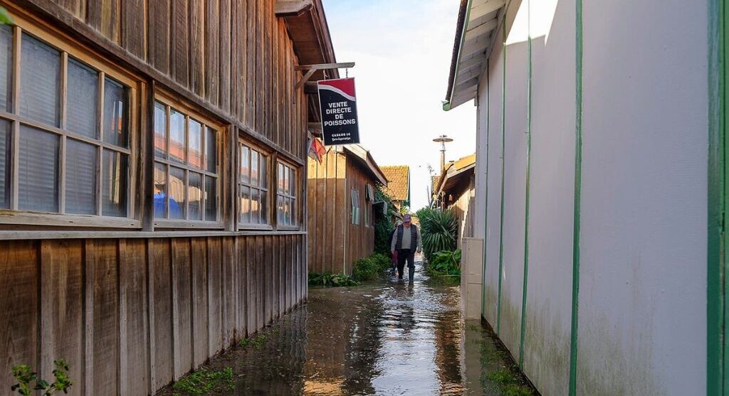 '🌊 Catastrophe naturelle reconnue à Lège-Cap-Ferret après les inondations d'automne 2023. Urgence d'actions climatiques! #LègeCapFerret #ClimatEnCrise'