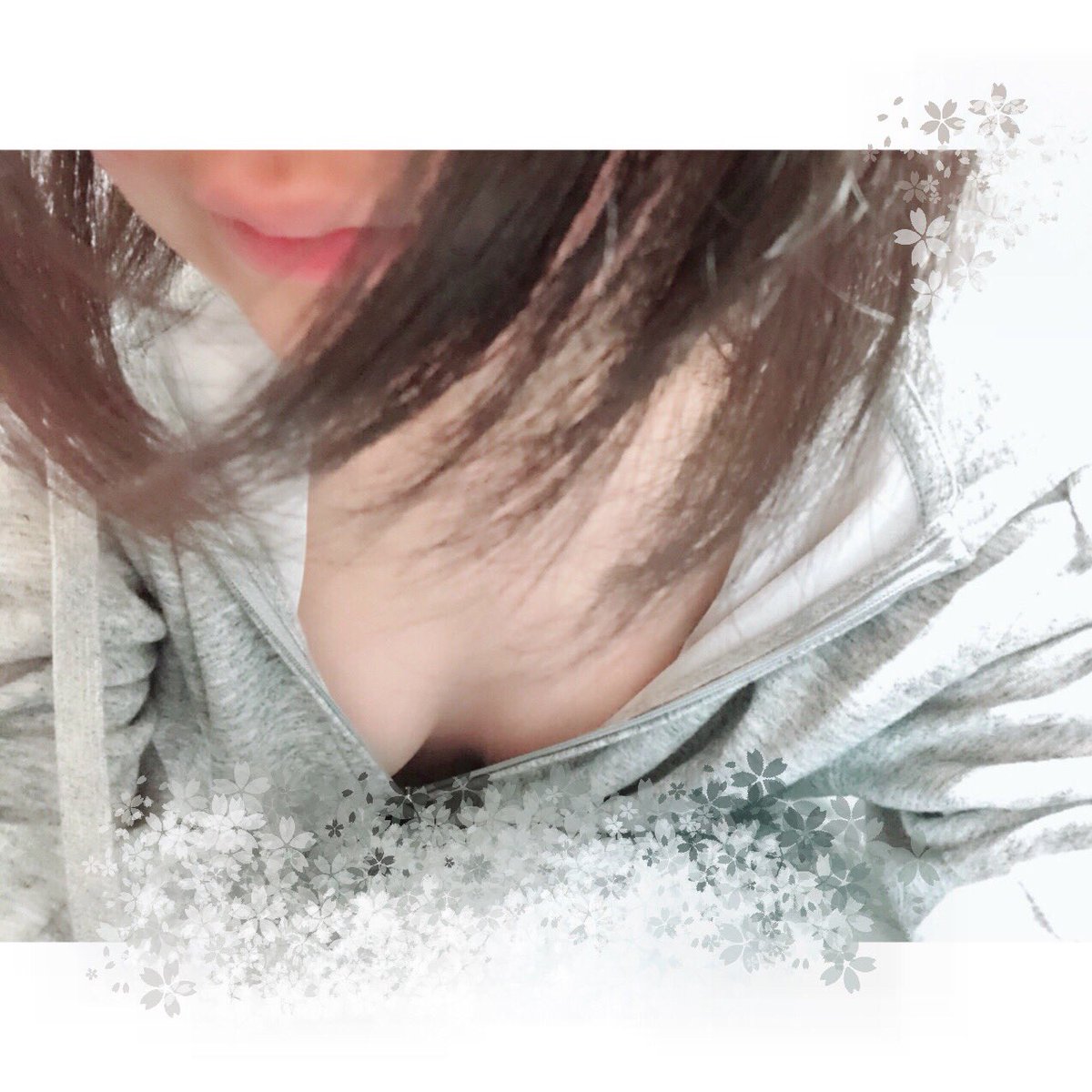 どっちが好き？

丸見 え➡い い ね
チ ラ 見 え➡R T

🍌反応する方教えて😌