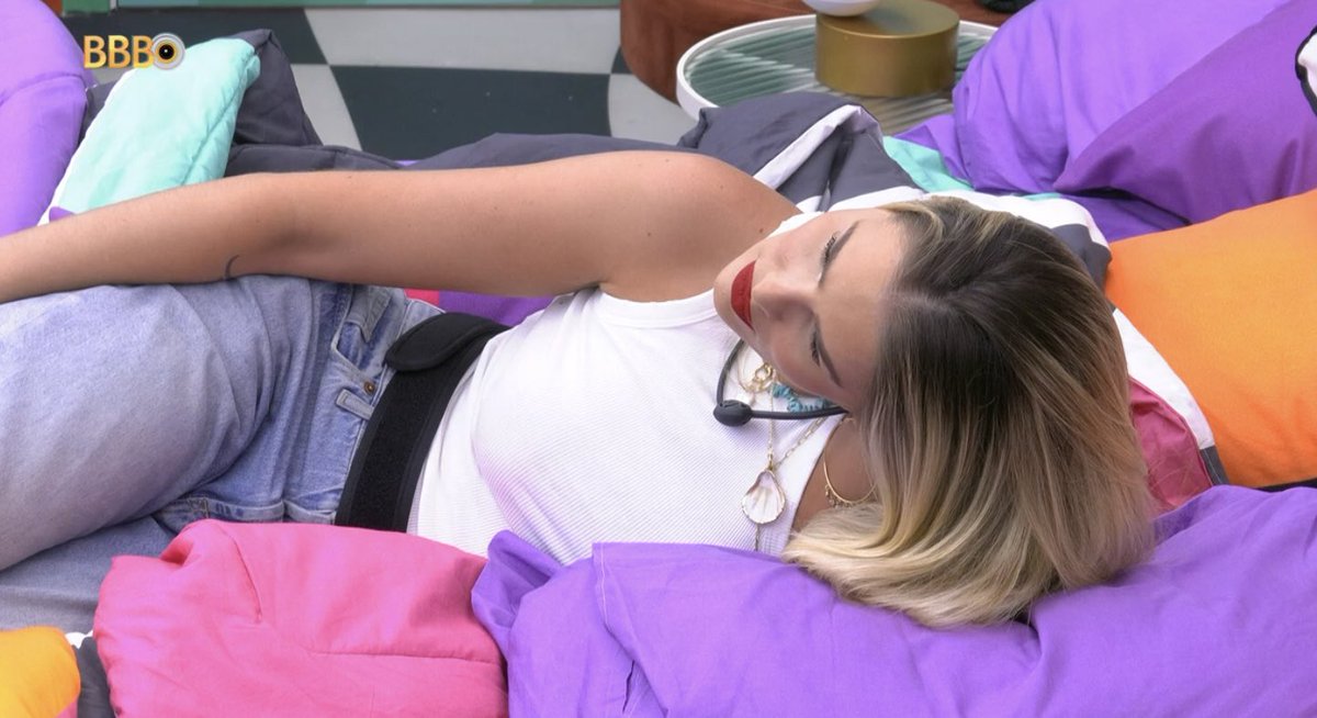 poesia_YB's tweet photo. Minha pitica esperando o ao vivo
#TeamYasmim #Bbb24 💙🧜🏻♀️ https://t.co/AxpiDowsDp